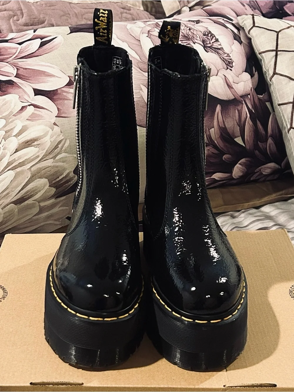 DR. MARTENS 2976 MAX DISTRESSED PATENT CHELSEA PLATFORM BOOTS, SZ 8, NEW, $220.